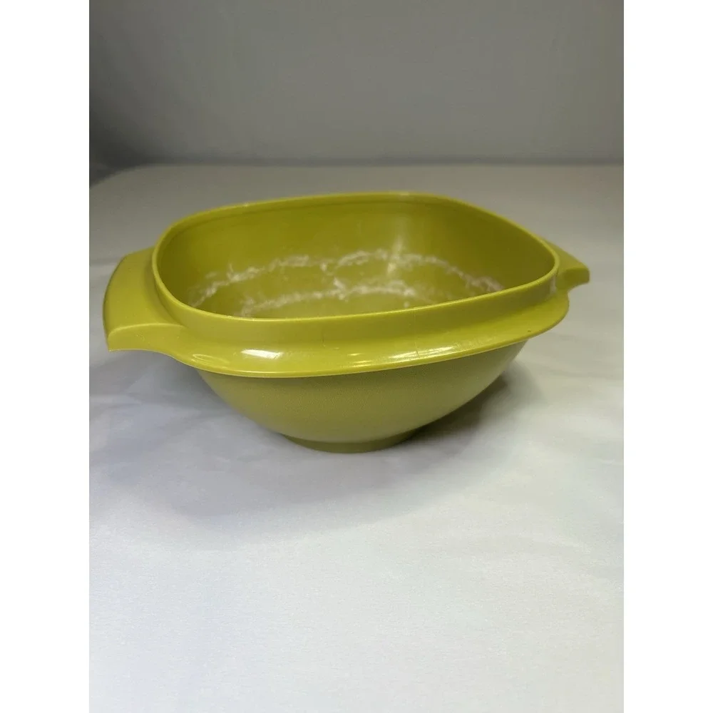 Tupperware 6